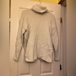 Offline by Aerie, size XS, Cozy White Turtleneck Sweater, fluffy and warm